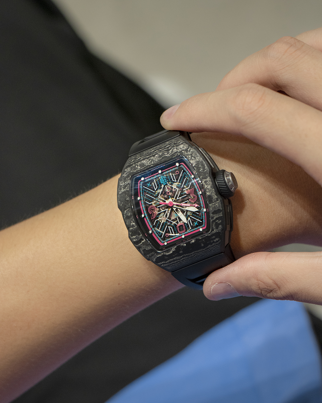 想入嘻哈圈,你肯定少不了daviselvin腕表!