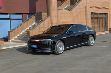 尊界S800上市10个月交付1.6万台！余承东：连续7个月都是百万级销量冠军