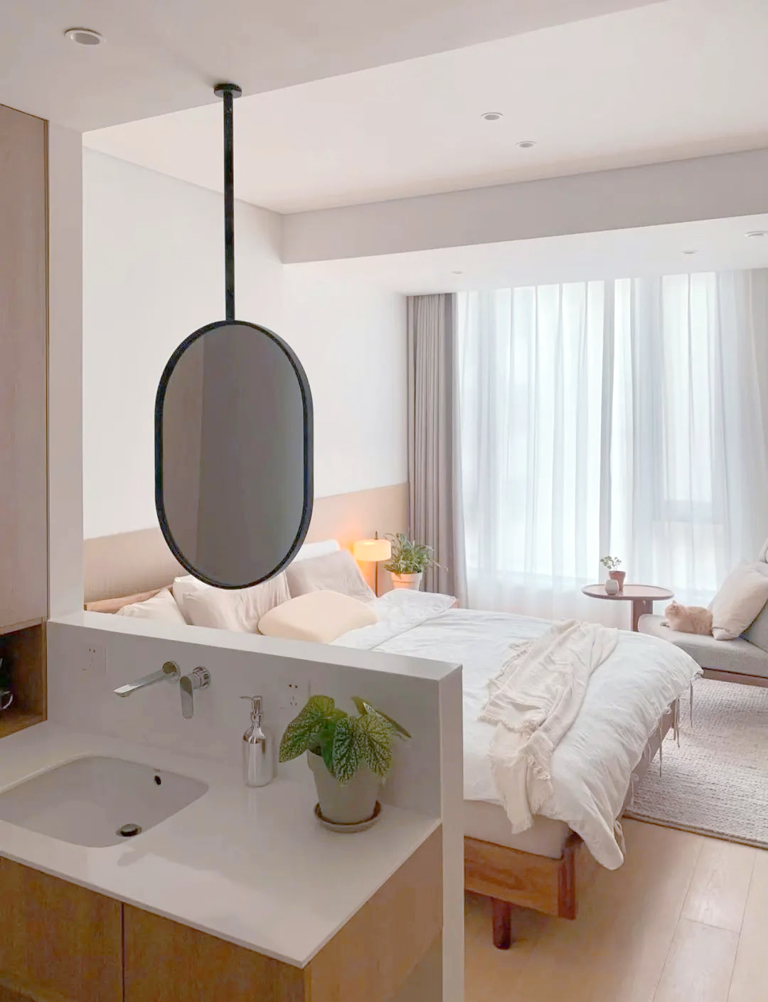 卧室卫生间门对床的多种解决方案