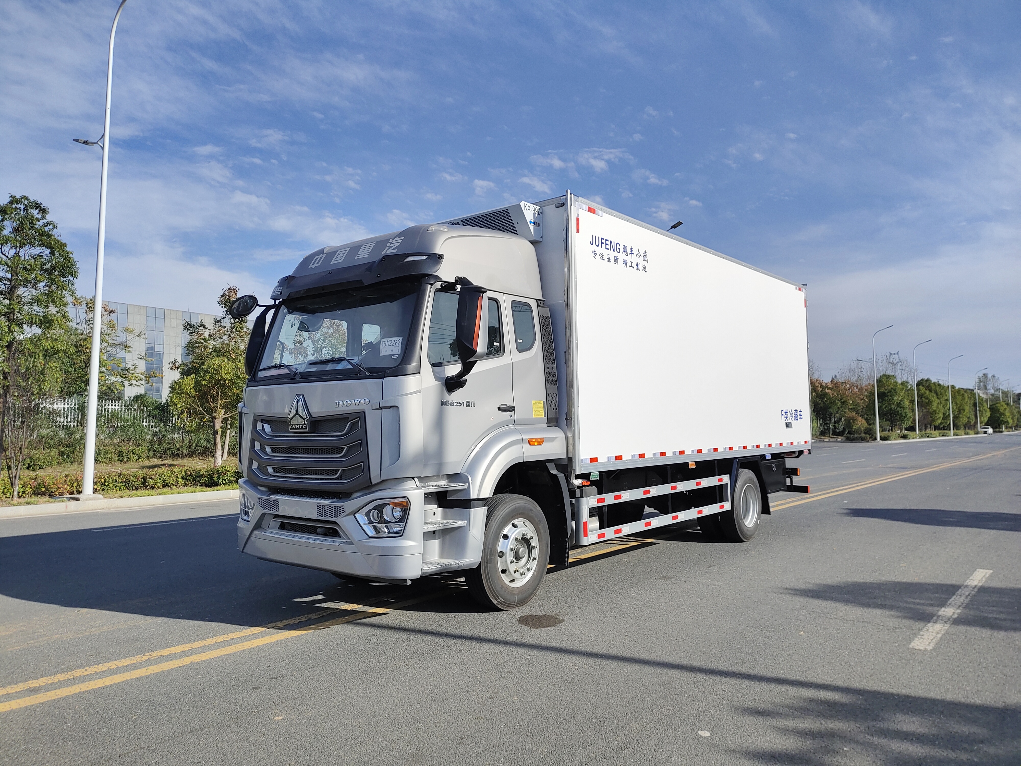 重汽豪沃新款6.8米冷藏车参数 配置