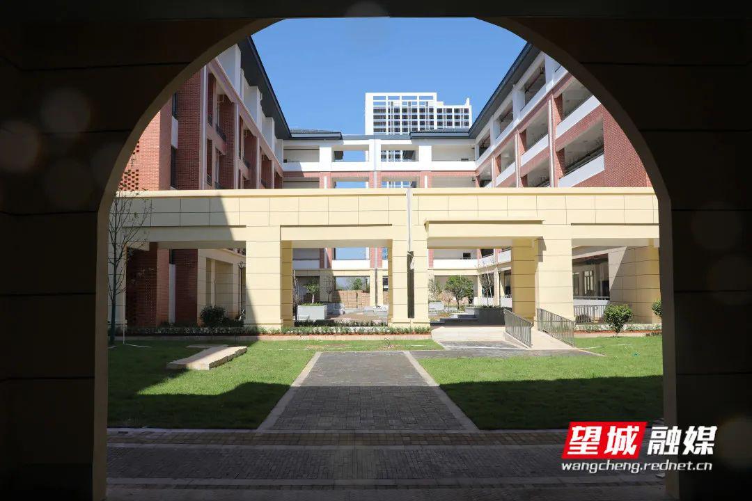 小编在现场了解到 明德望城学校现已全部建成 学校办学规模为72个班