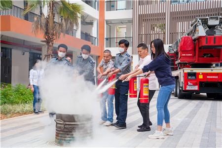 生命安全需重视,火里逃生有方法,会展南小学进行消防演练