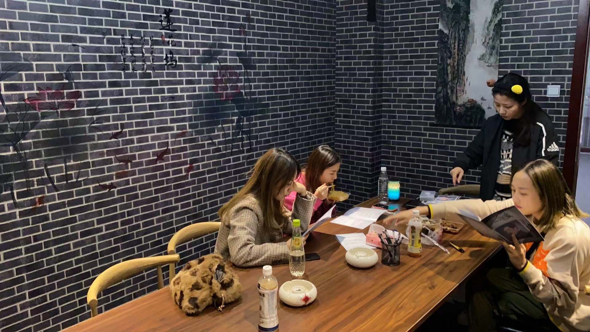 剧本杀走向下坡路,一年之内倒闭上万家店,亏损达到近百万