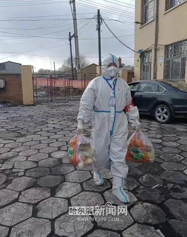 五常市税务局党员"增援"拉林镇疫情防控|儿子手绘"双面大白"为老爸