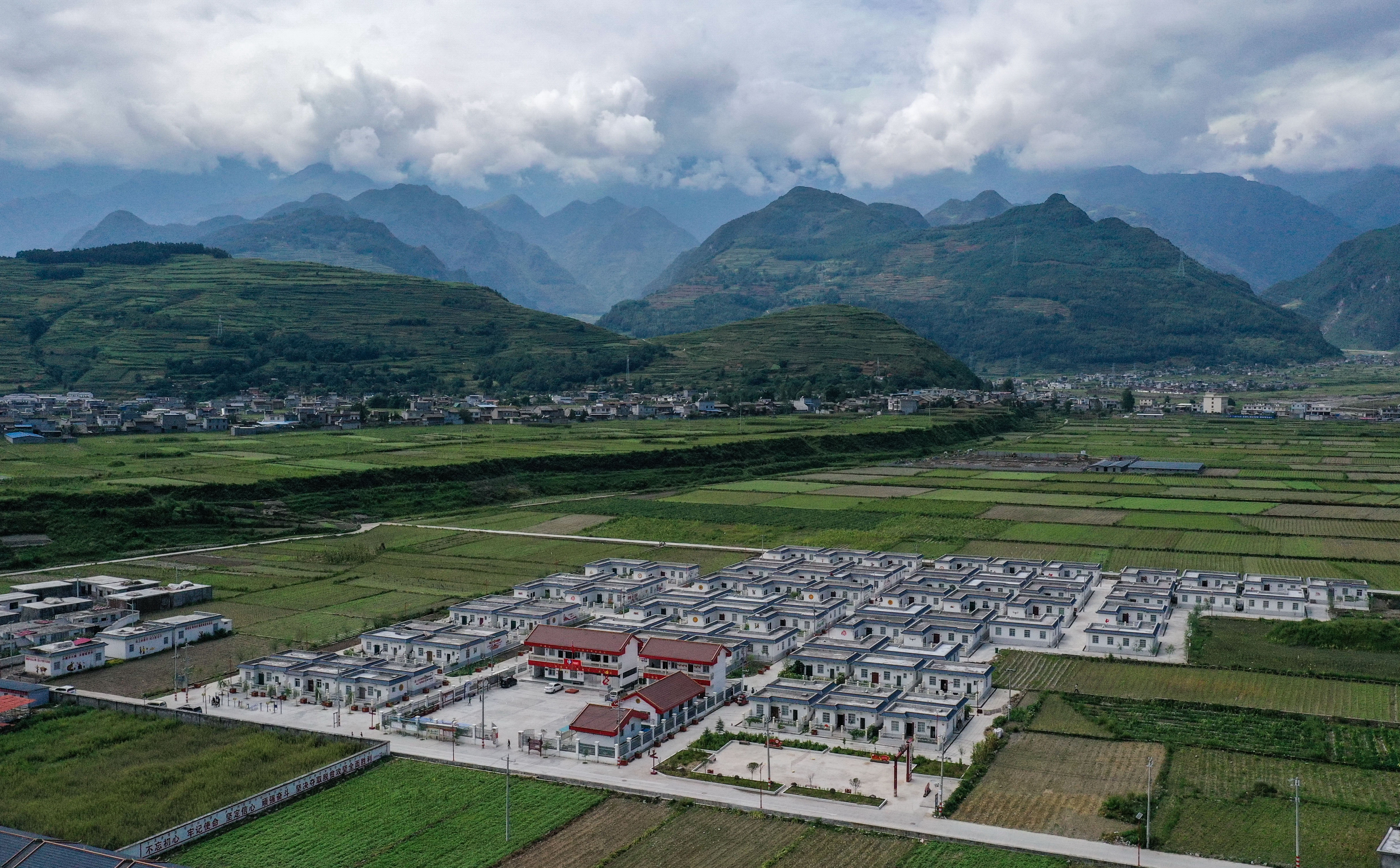 四川大凉山:搬进新房子 过上好日子