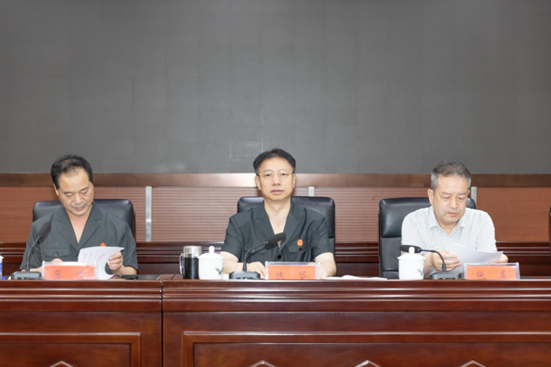 书记,院长陈坚,市人大监察和司法委员会主任委员张展出席会议并讲话