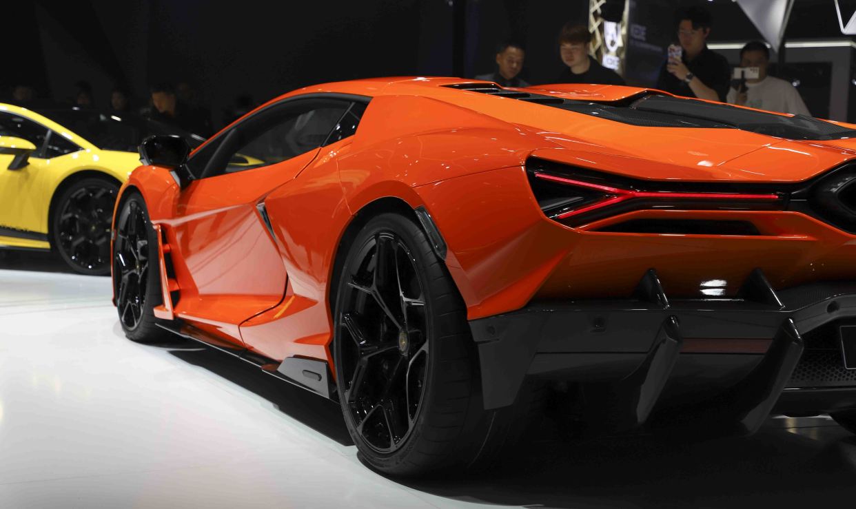 车展有料|兰博基尼revuelto,v12混动超跑新王者