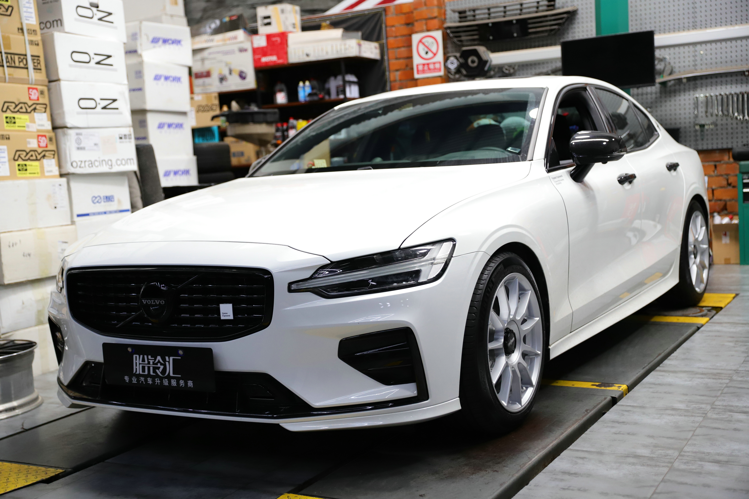 升级改装美国rotiform轮毂:让沃尔沃s60运动感十足