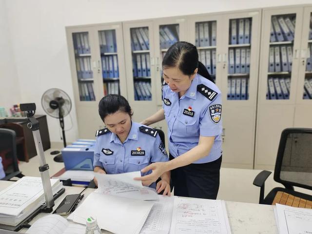 户籍民警罗小萍:风雨兼程三十载,热忱服务解民忧