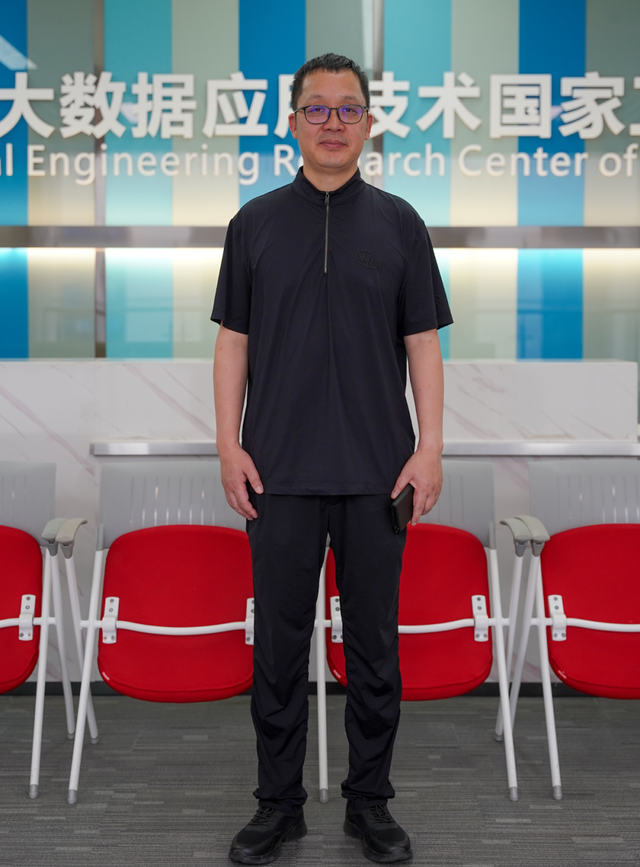 刘三女牙,是他!