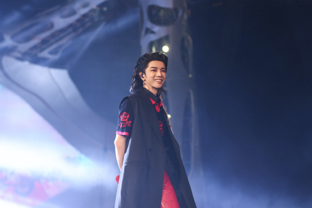 华晨宇送郑楠春节礼物竟是七个金戒指,网友:花花这人能处,实诚