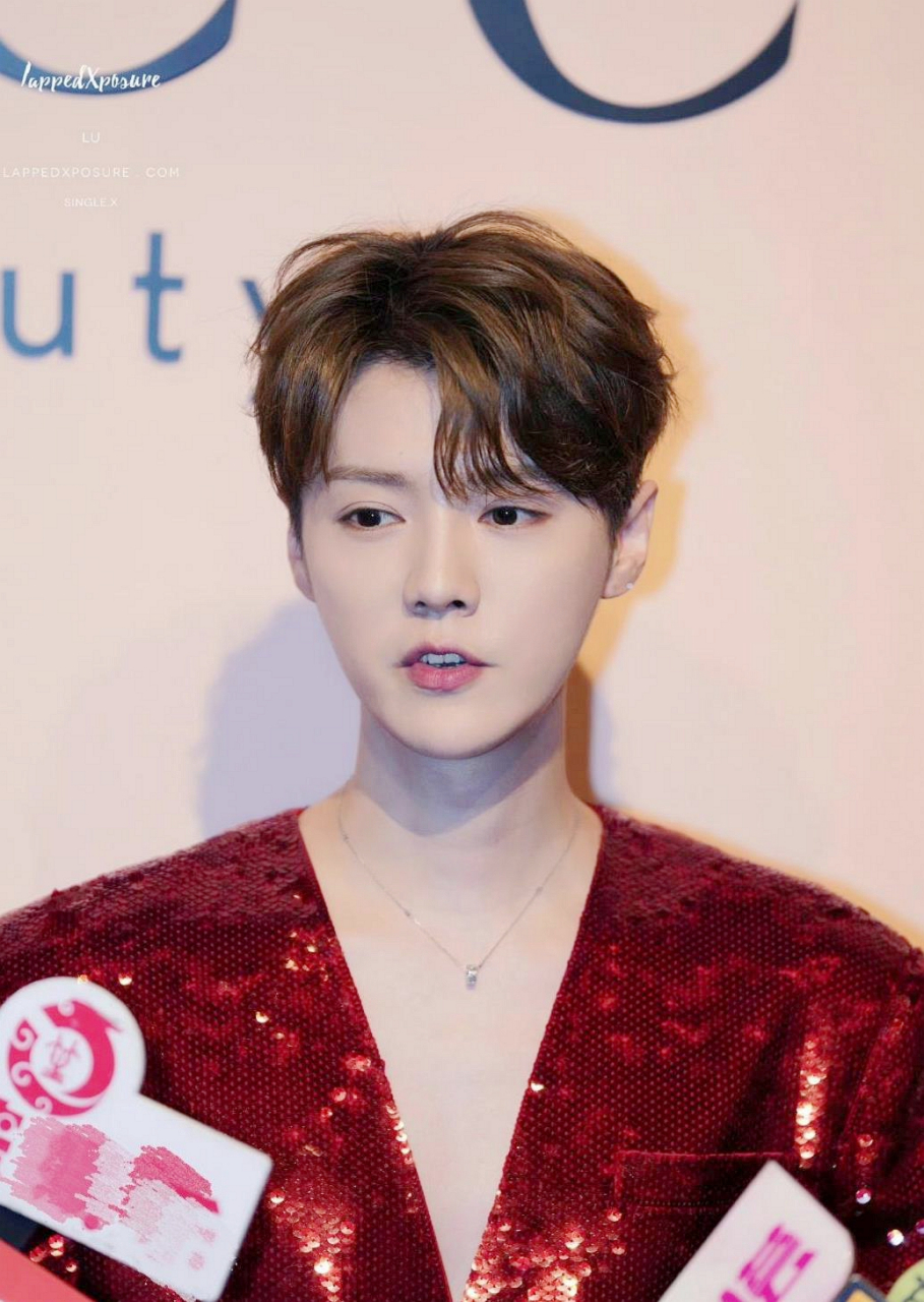 鹿晗嘴角的伤疤是怎么来的?