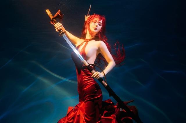 动漫:cosplay命运之子提亚玛特太美了水下角色扮演