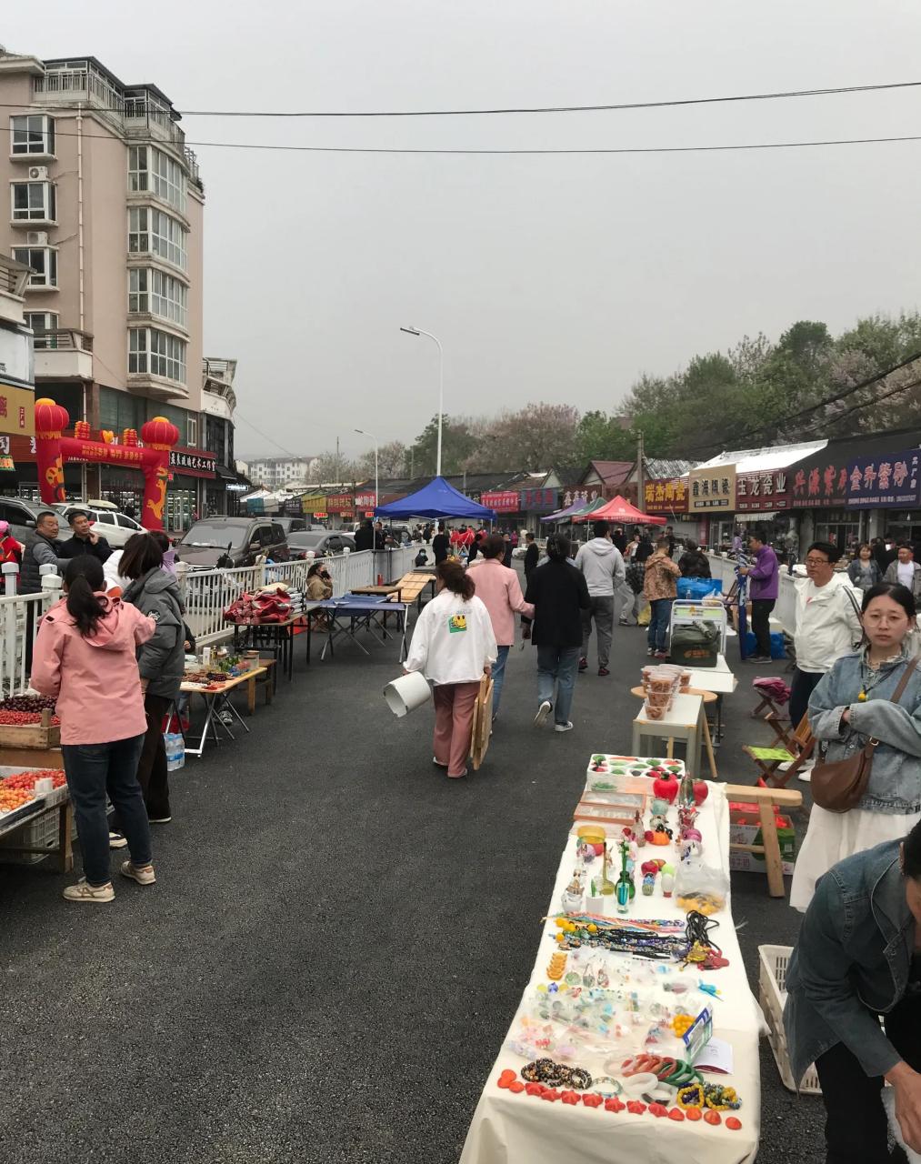 博山陶琉大观园今天早上游客就满了.