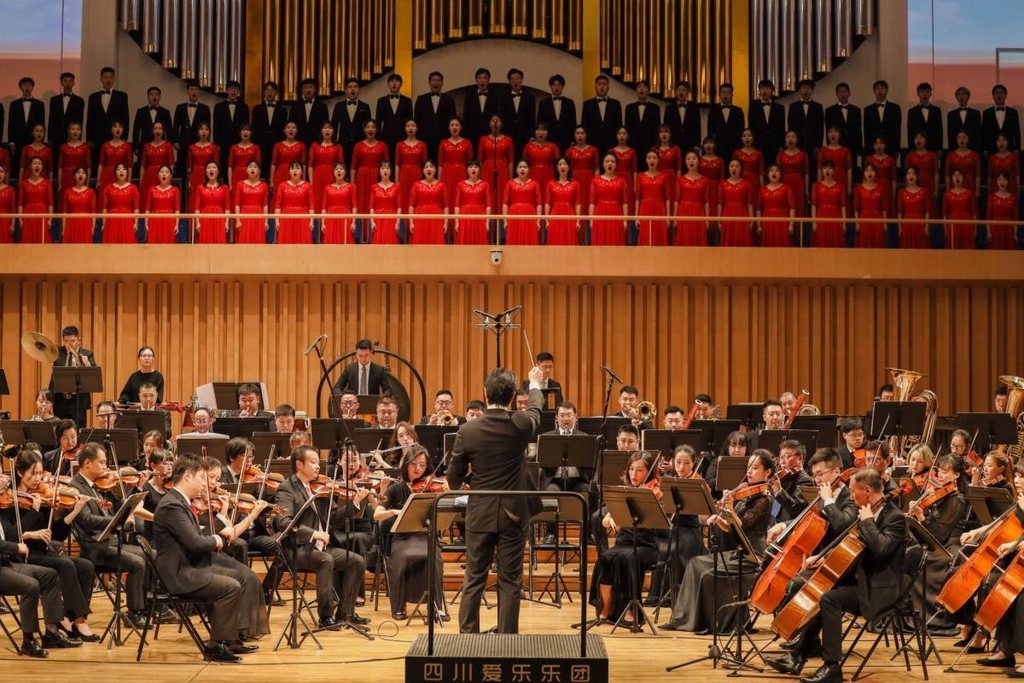 视频|百人"唱将团",96人大编制乐队,四川爱乐乐团用"红色音乐密码"