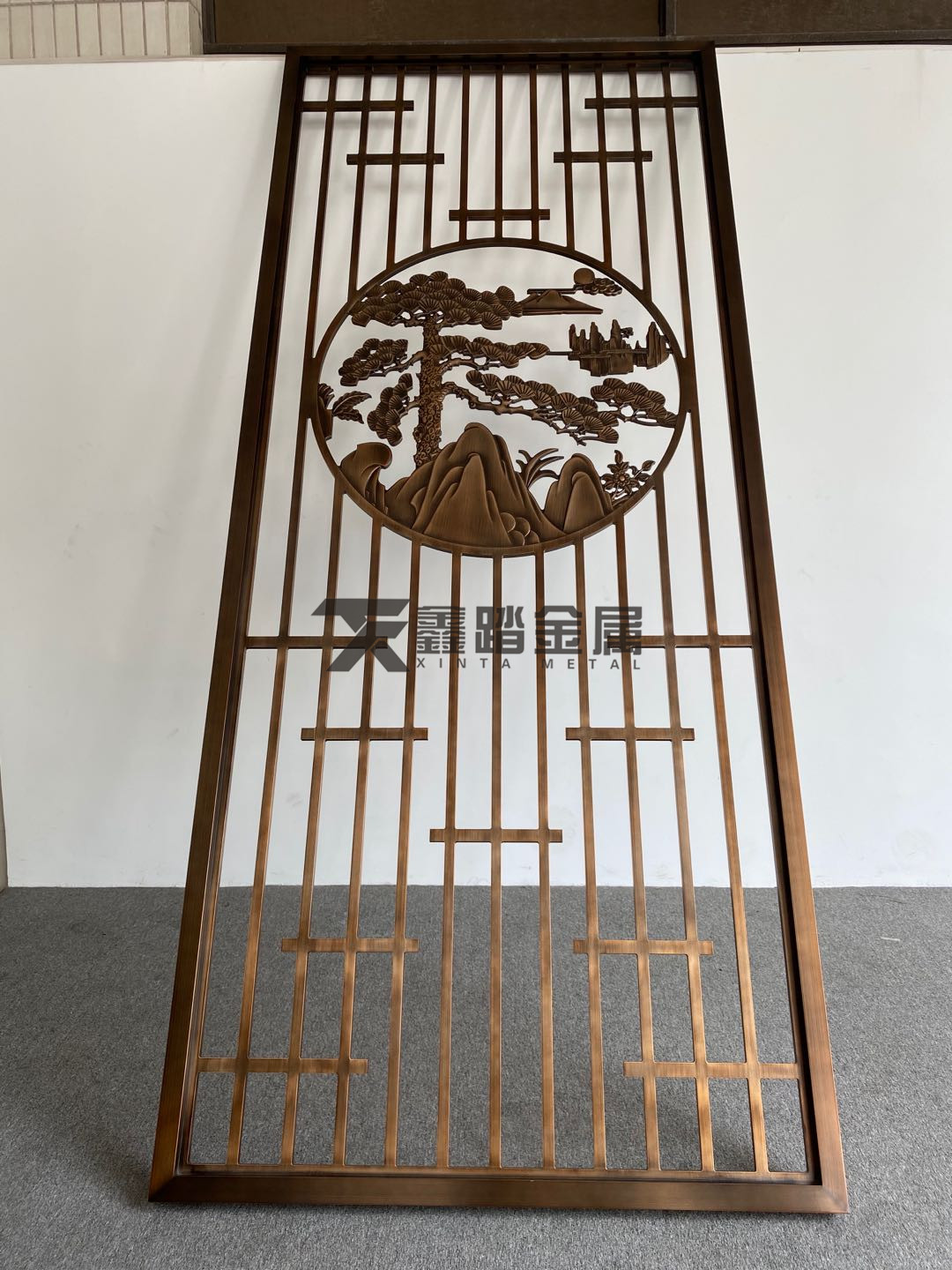 黄古铜铝板屏风,金属隔断冷色调空间感比较好