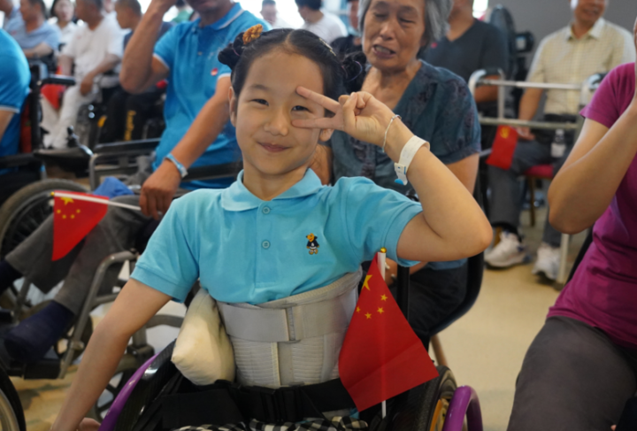 一个下腰,杭州6岁学舞女孩成了轮椅女孩,152段视频记录这个家两年的