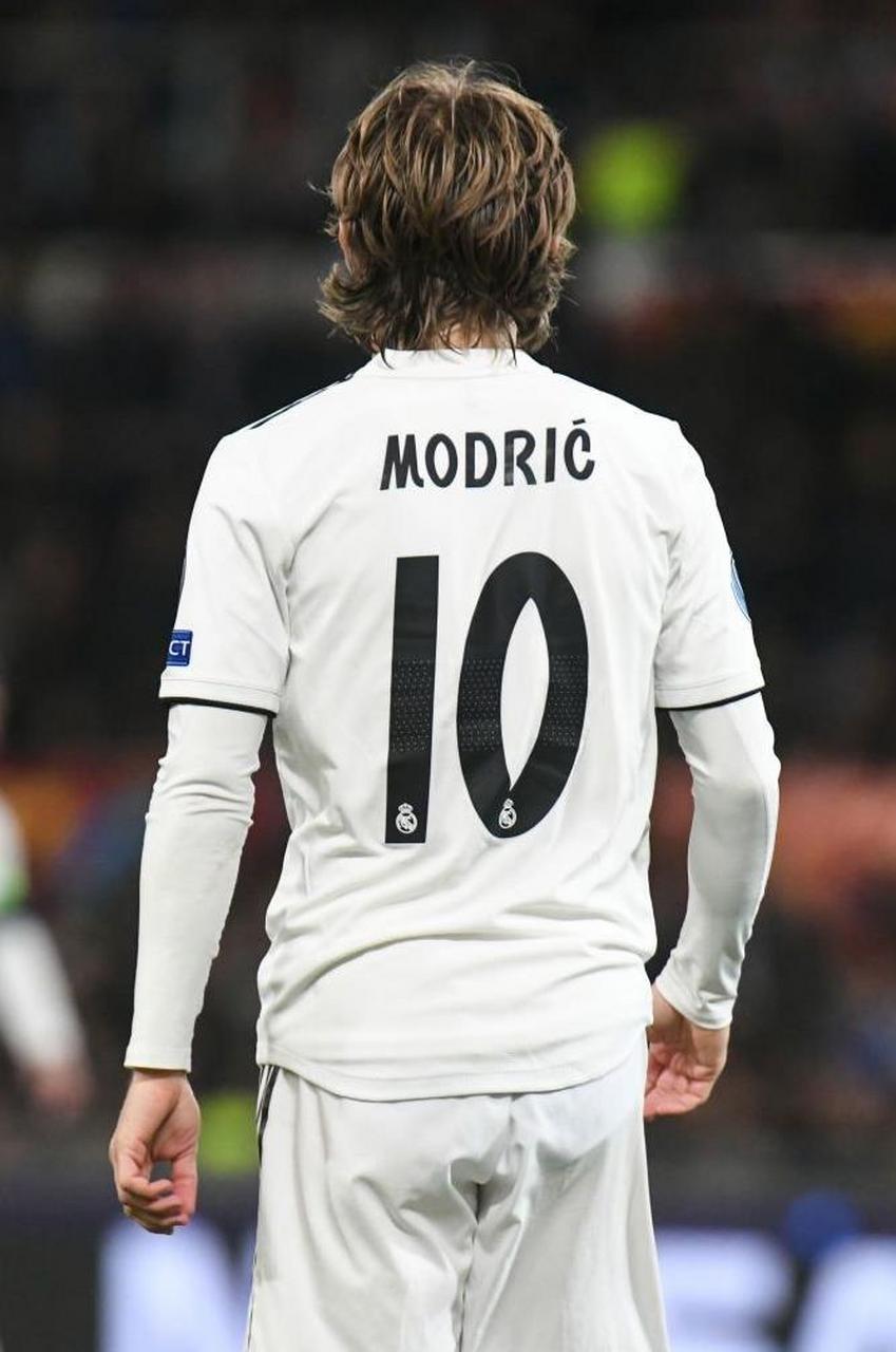 齐达内171715  "接手皇马后,我才意识到10号变成一件完全普通的