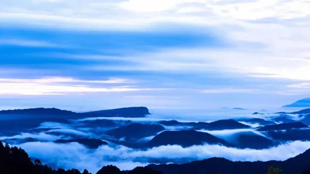 向云端山那边海里面