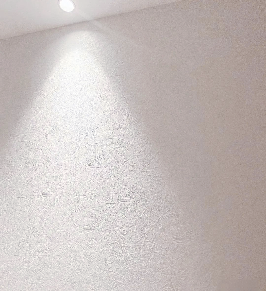 家装墙面选择指南:硅藻泥为何在一年后失效