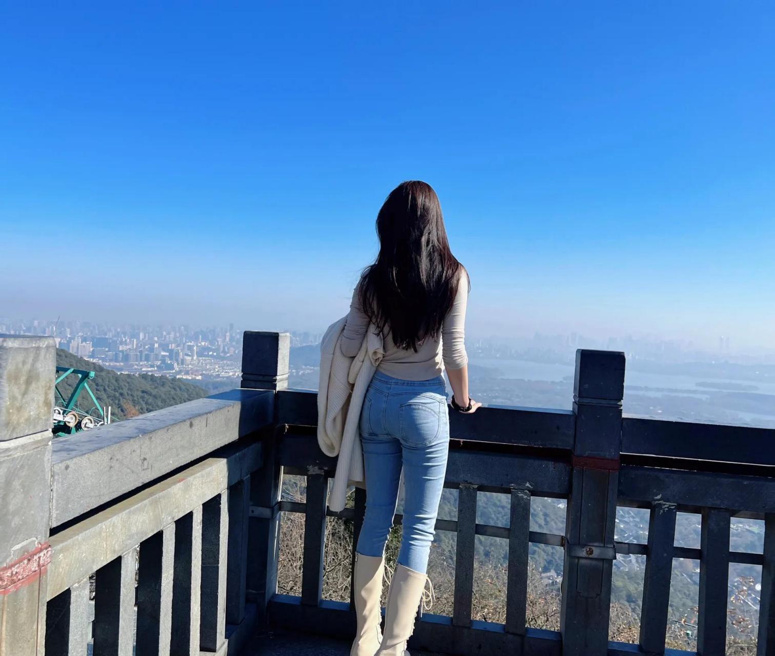 你有背景,我有背影  本文系转载,并不代表赞同其观点和对其真实性负责