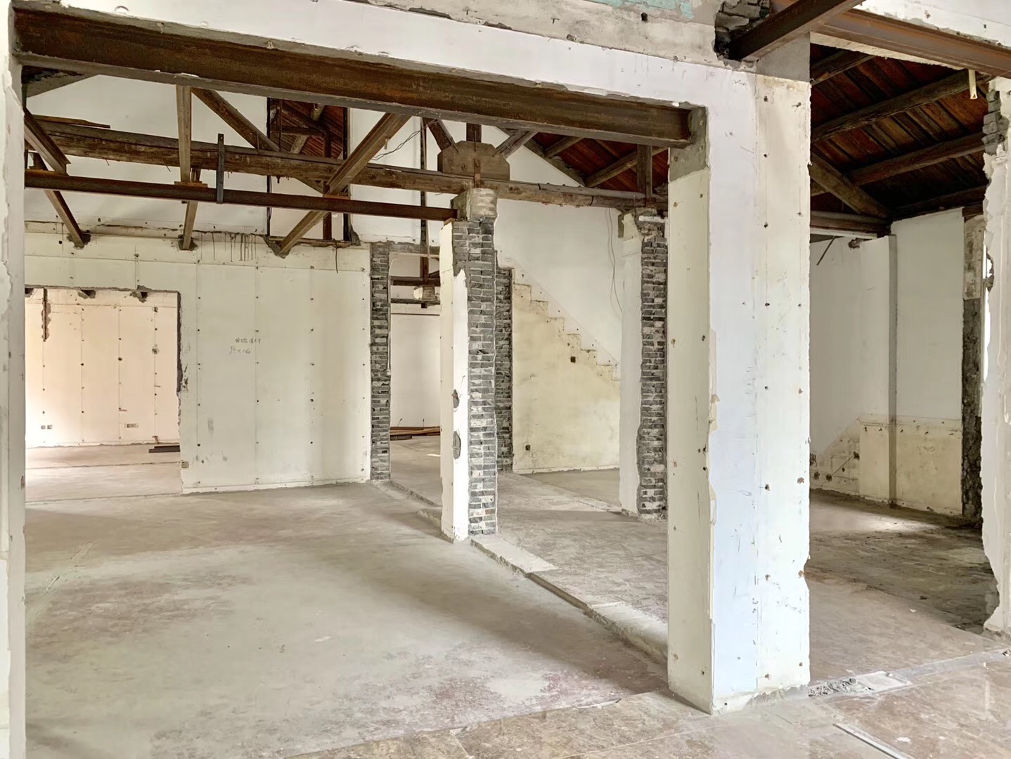 江苏淮安·“芷麦”甜品咖啡店 / SIM