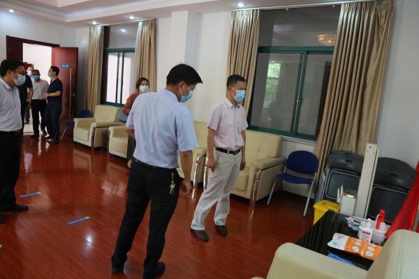 省委疫情防控督察组到红星中学开展秋季开学前疫情防控工作专项督查