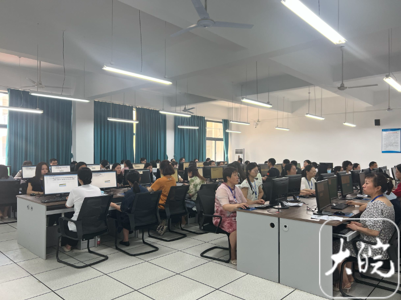 考生得分情况如何?记者探访合肥中考阅卷现场