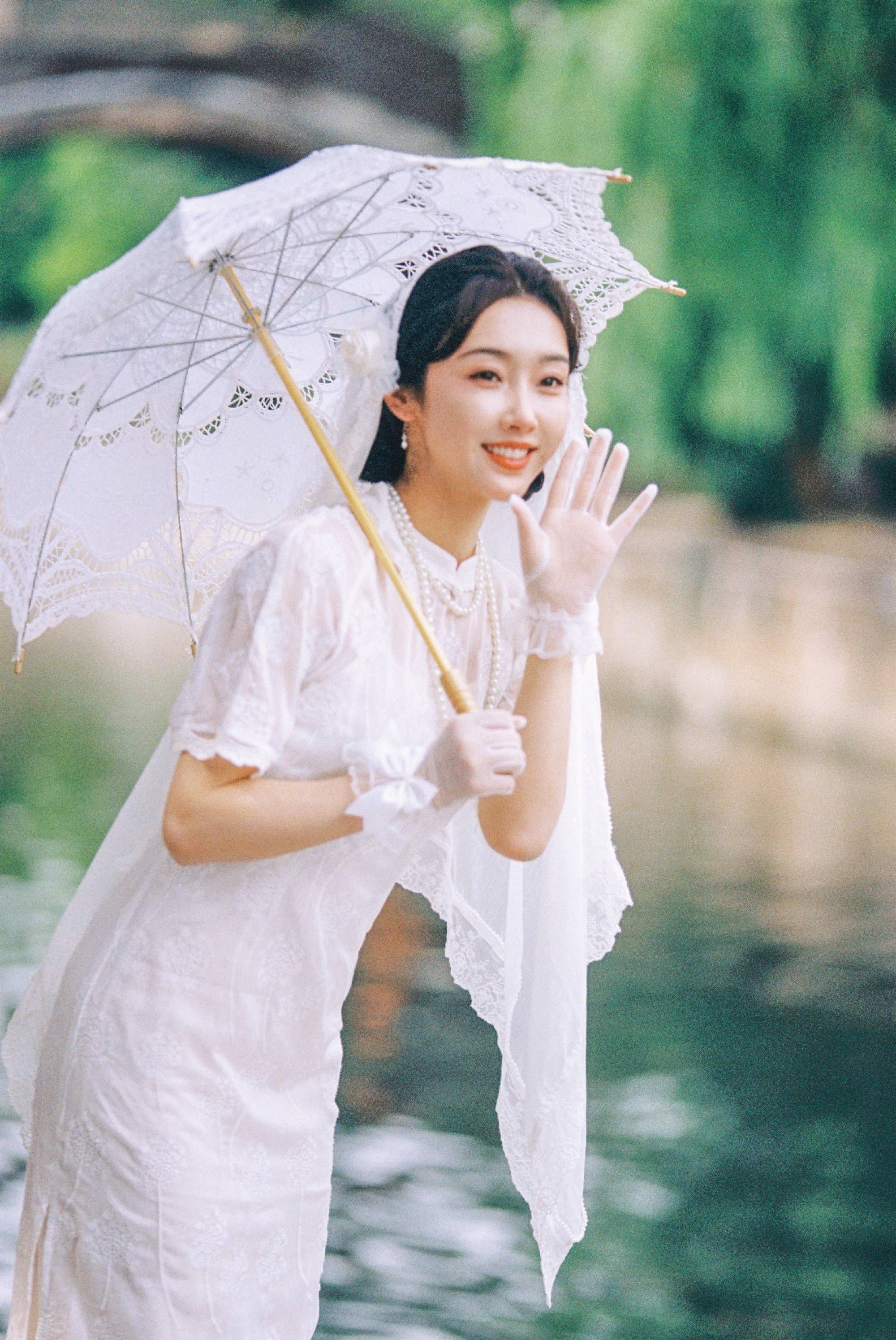 宣璐民国白色旗袍优雅性感写真