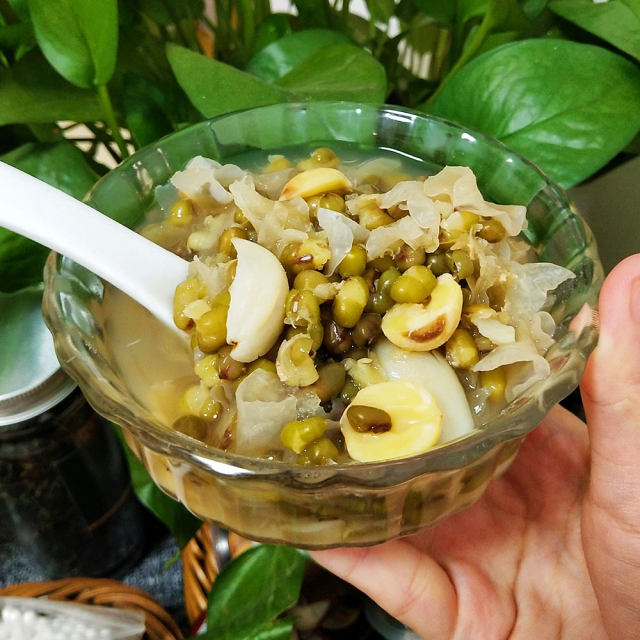 降火美容养生,绿豆银耳百合莲子汤