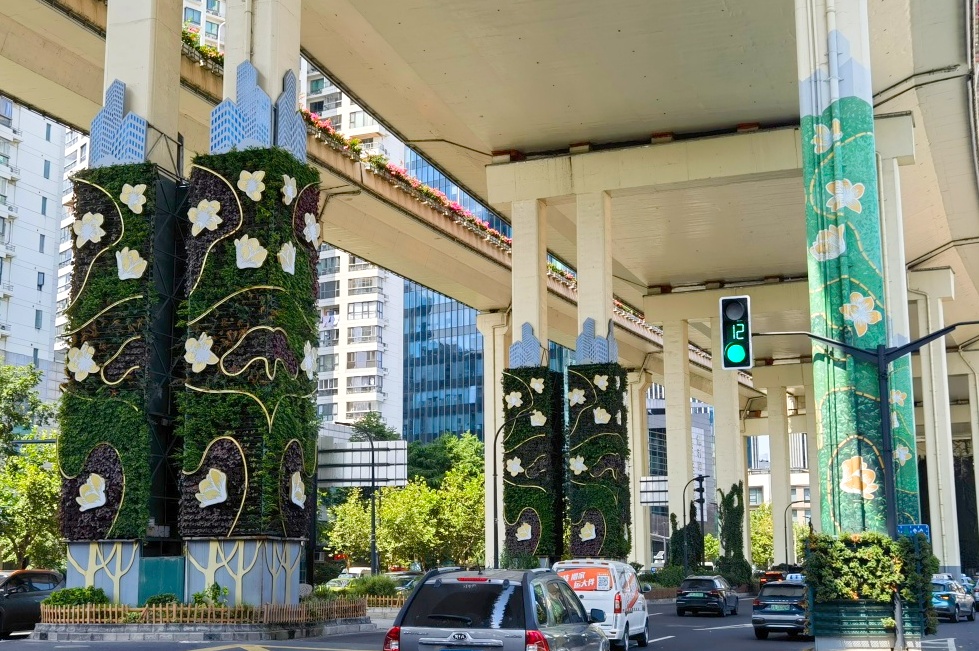 【关注】高架桥柱穿"绿衣",养眼养心皆相宜!