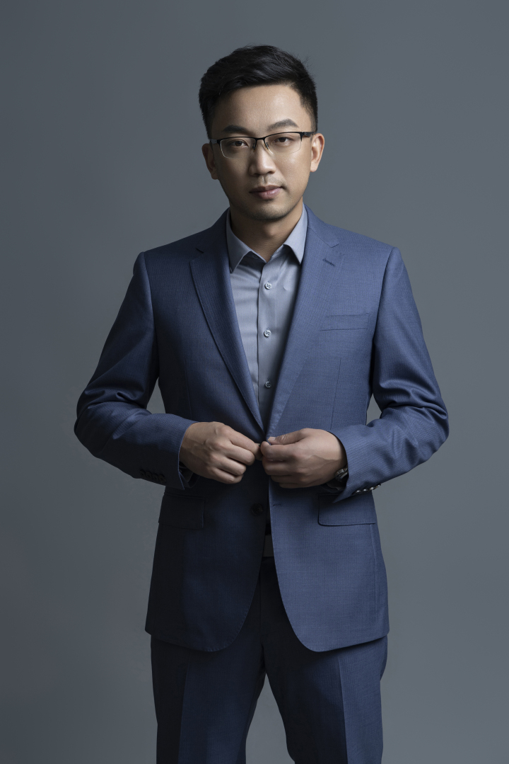 聚焦新生代"中国厂长":把一只椰子吃干榨净的"商二代"