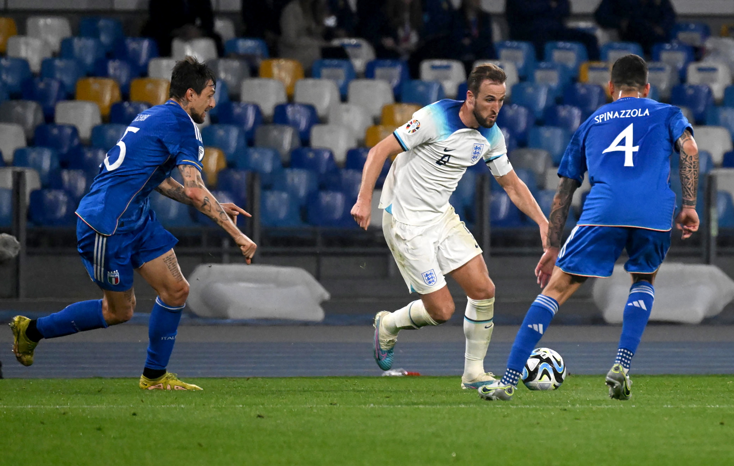 足球——欧锦赛预选赛:英格兰胜意大利