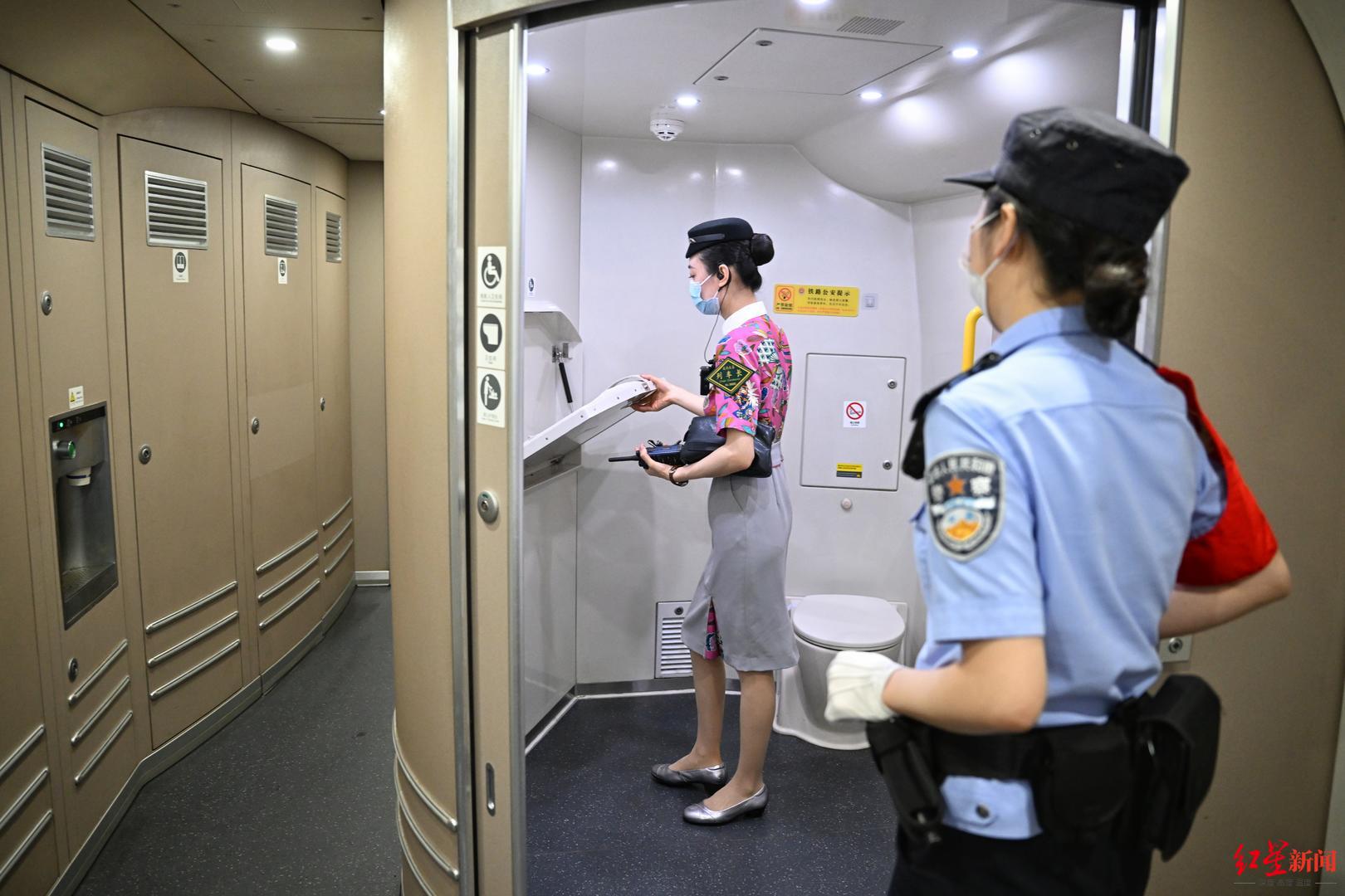 蓉港高铁,见证她的"跨越":10年前值乘首趟出川动车,如今成首批跨境