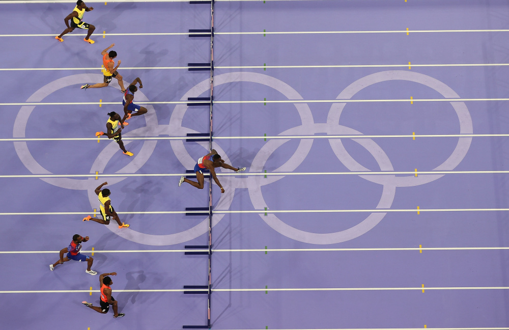 巴黎奥运会男子110米栏美国选手霍洛韦获冠军