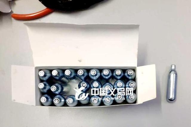 一举查获2万余支"笑气"气弹 义乌警方跨省查获20余人