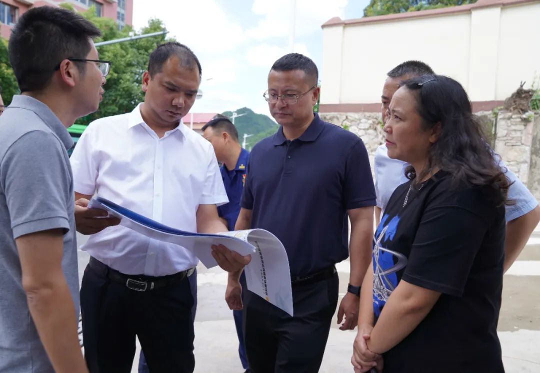 俞洋调研花溪区"一圈两场三改"建设情况