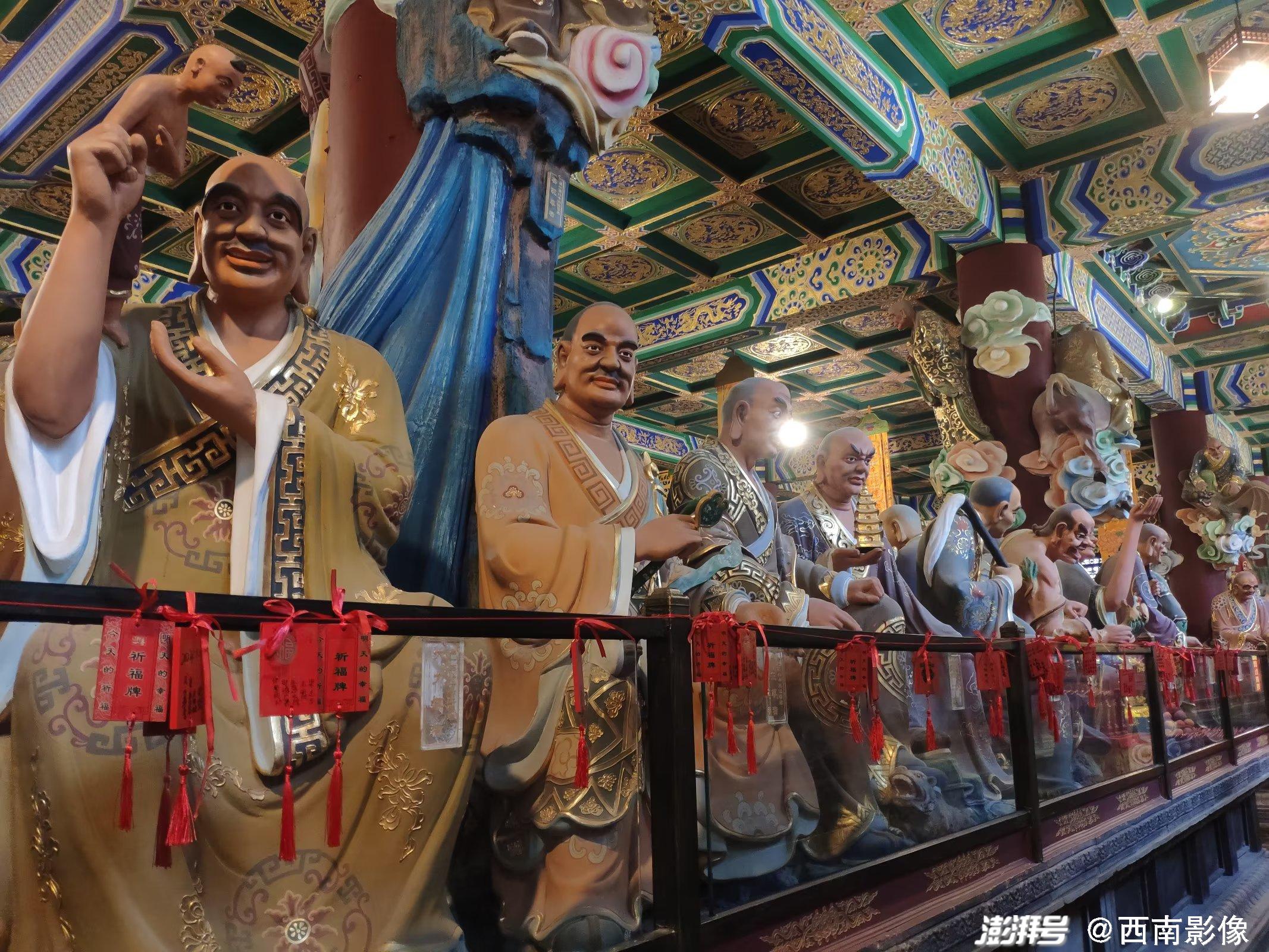 重庆罗汉寺500尊罗汉,每尊高1.5米重约50公斤