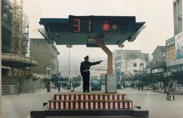 与一座交通岗亭相伴26年!他见证瑞安第一个红绿灯的"诞生"