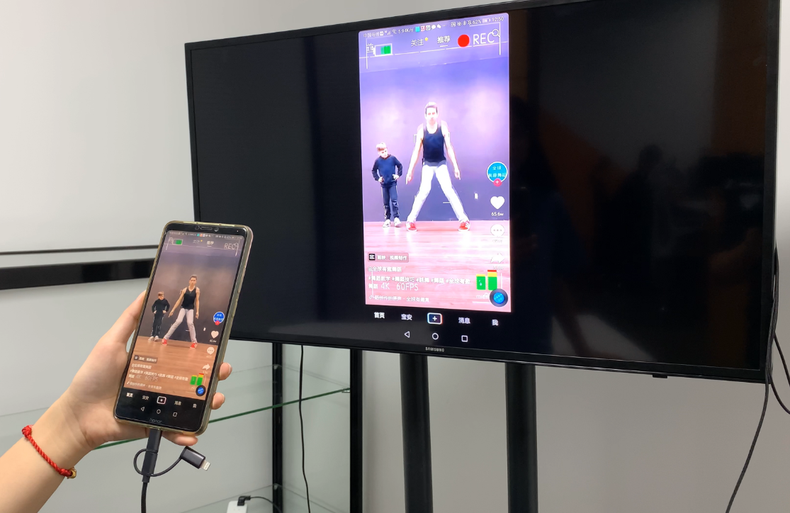 不仅可以满足我们日常的通讯需求,还可以将手机上的内容投影到电视机