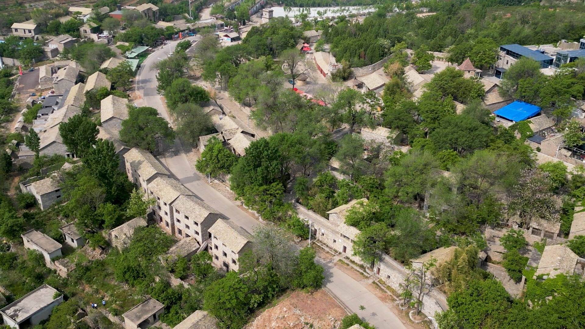 航拍枣庄翼云石头部落 原始古朴宛如青石城堡