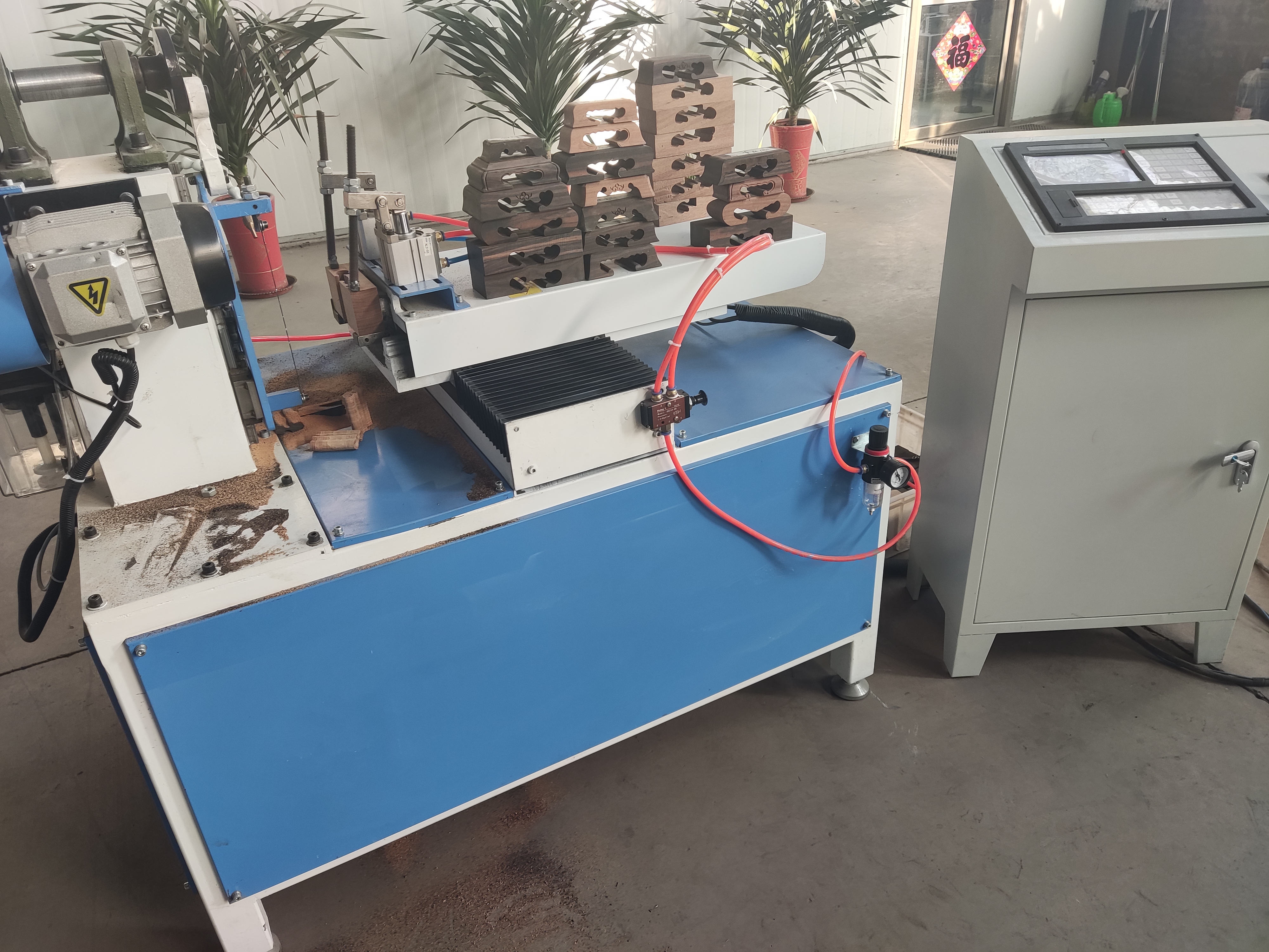 台式拉花锯 数控异形切割机推荐及使用技巧