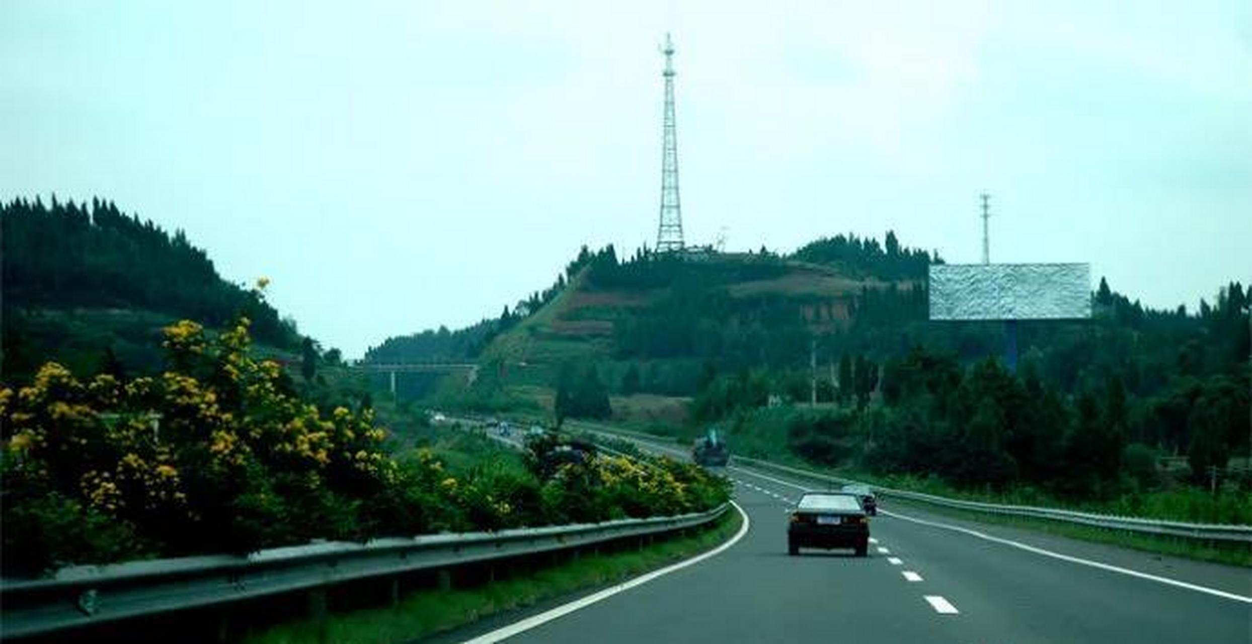 成南高速堵的一塌糊涂.