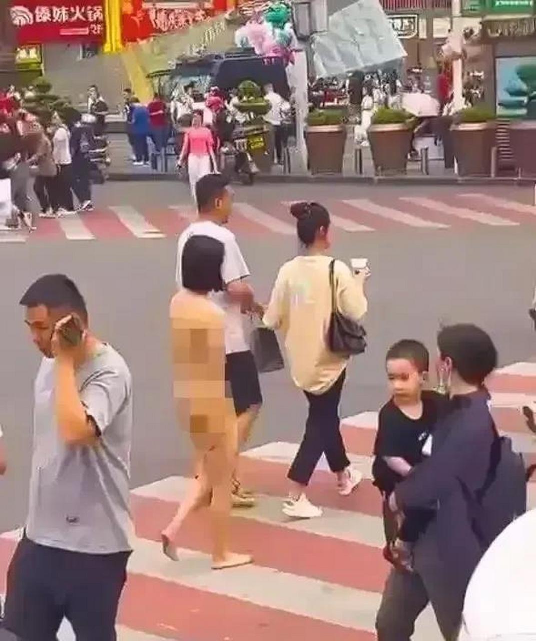 一个动不动就裸奔的女人,你敢娶吗?反正我是不敢.