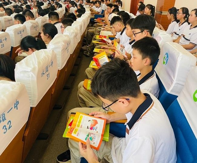 法润少年,与法同行——水头一中举办法治专题教育讲座