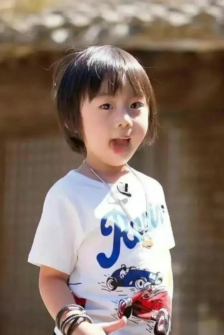 林志颖的儿子kimi没有继承爸爸的优良基因,没想到小时候长的挺好看的