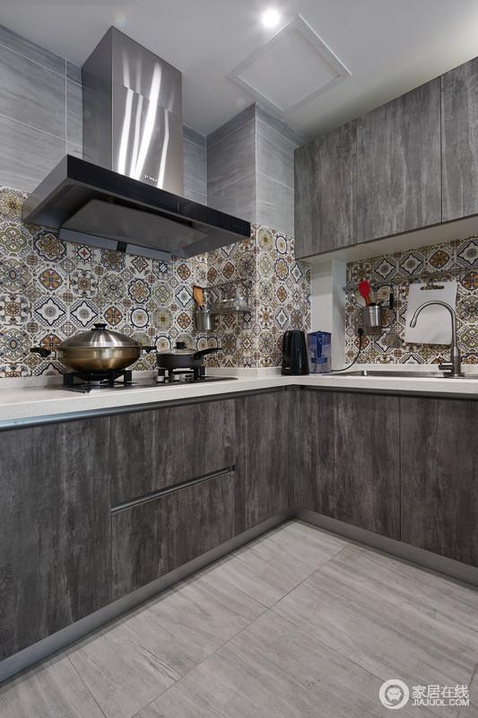 厨房贴砖效果图,打造实用美观空间!