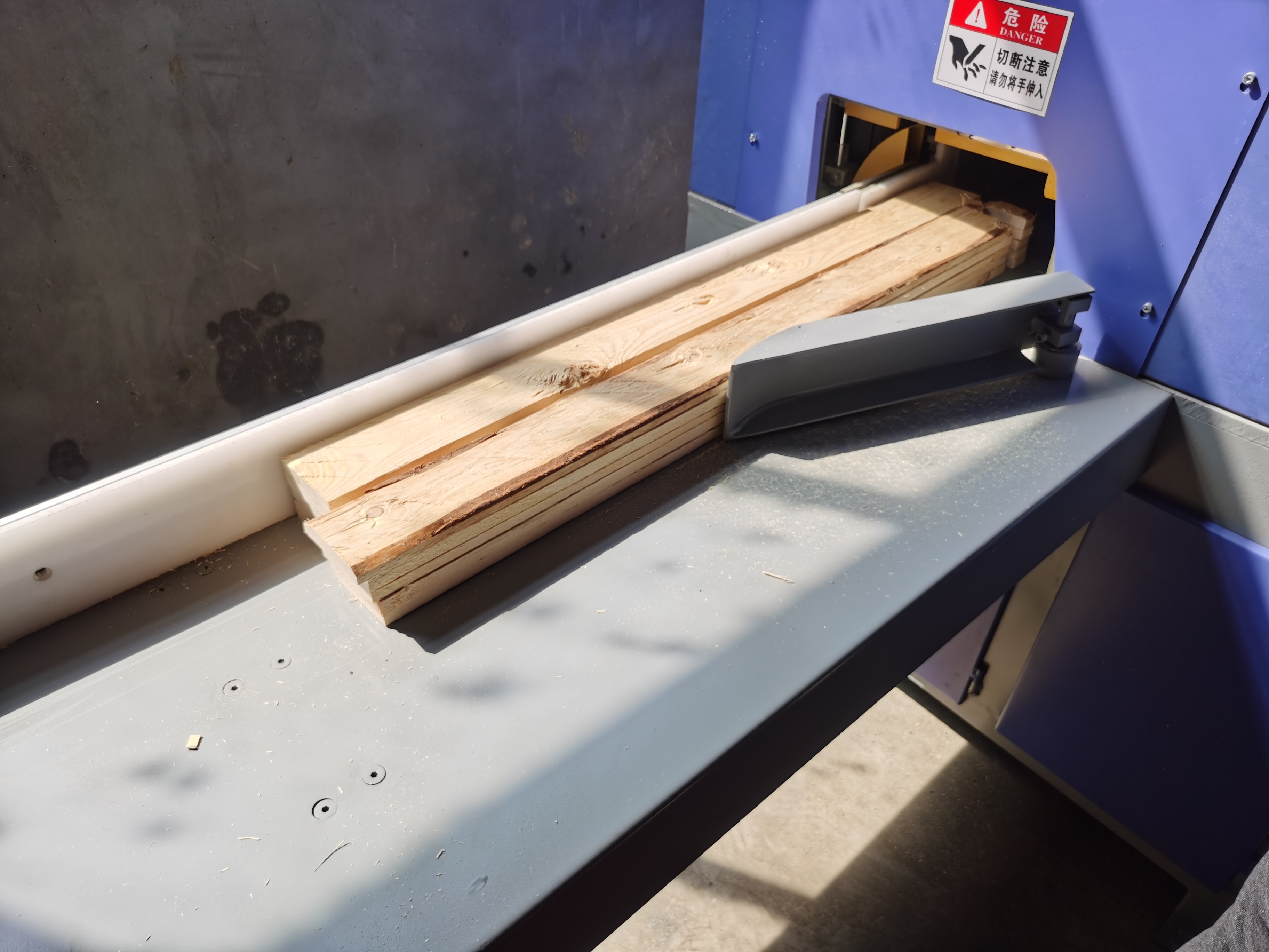 木托盘数控断料锯,智能木托盘电子截断锯,厂家