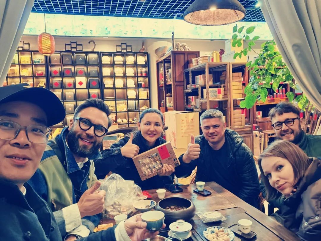 这杯"爷爷种的茶",吸引无数外国人"打卡" | 虹口甄选