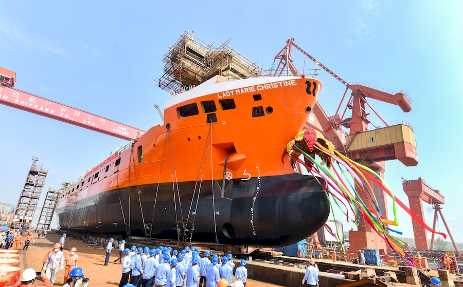 安徽首艘5800吨级冰区多用途船舶下水